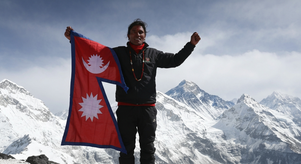 निलम पौडेल, सगरमाथा आरोहण, ट्रान्स महिला