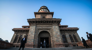 न्यायाधीश भुवन गिरी सफाइ